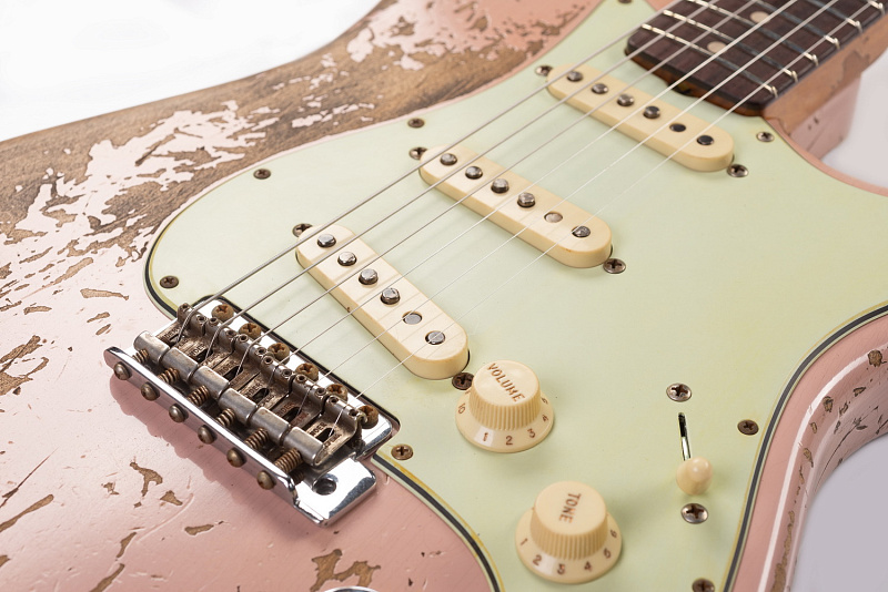 Фото FENDER 60/63 Stratocaster Super Heavy Relic